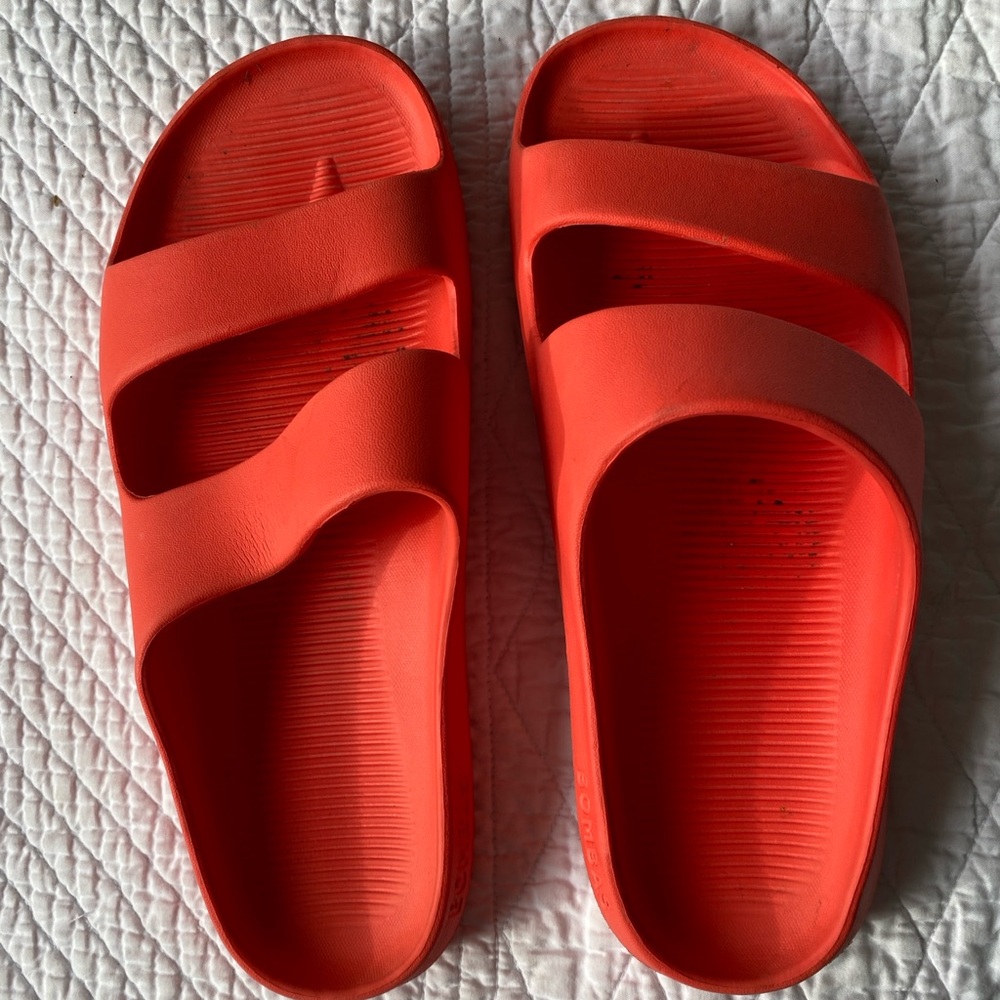 Bomba womens slides size 9